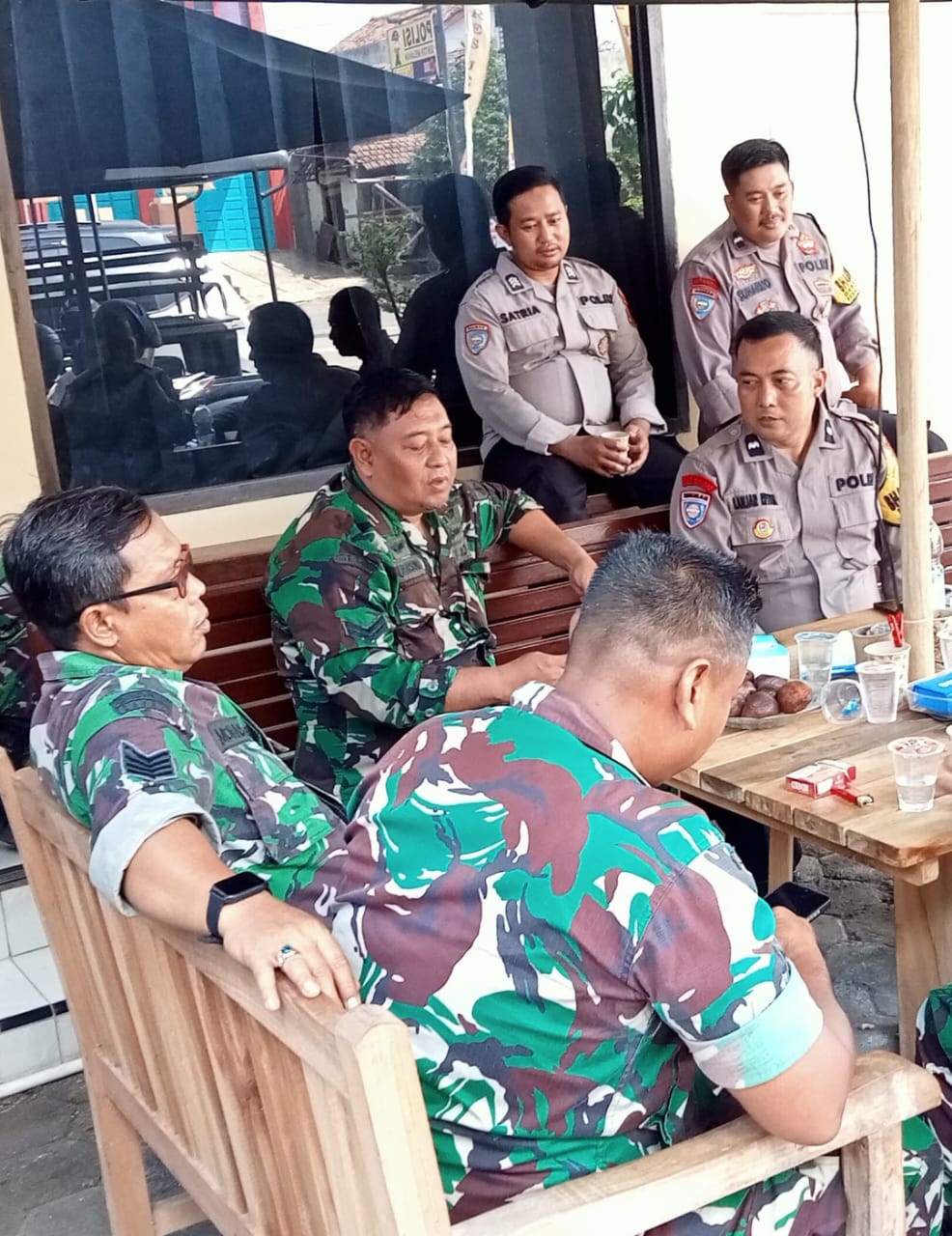 Sinergi TNI-Polri di Hari Bhayangkara ke-79: Koramil 06 / Welahan Bersama Polsek Welahan Pererat Kebersamaan