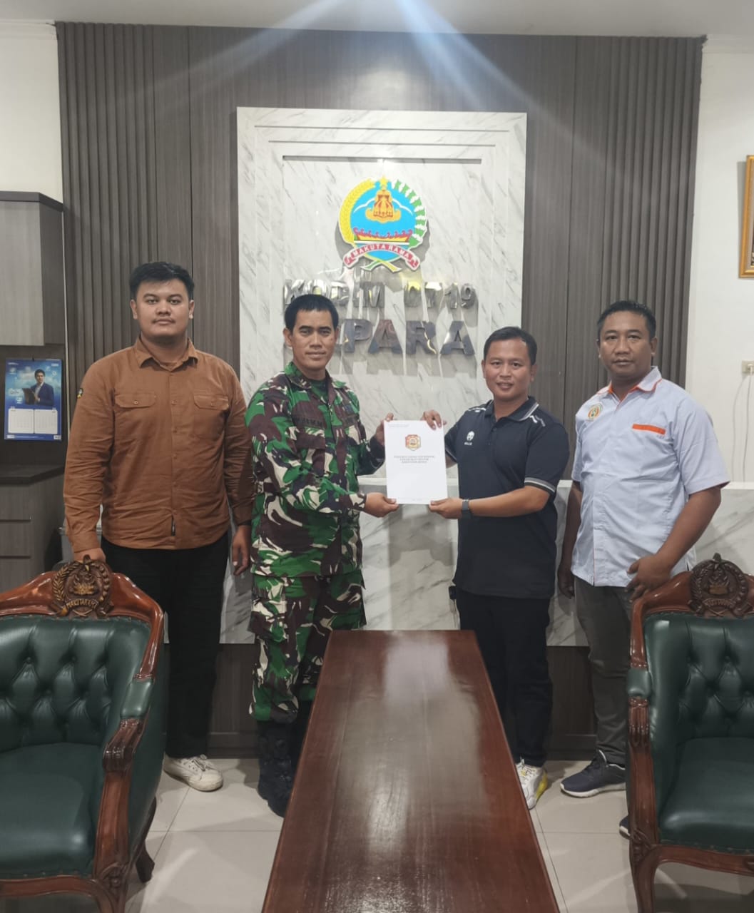 Kodim 0719/Jepara Bentuk Pencak Silat Militer, Serahkan SK Kepengurusan ke IPSI Jepara