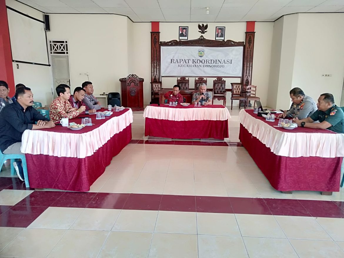 Anggota Koramil 12/Donorojo Hadiri Rapat Koordinasi Persiapan HUT RI ke-80 Tingkat Kecamatan