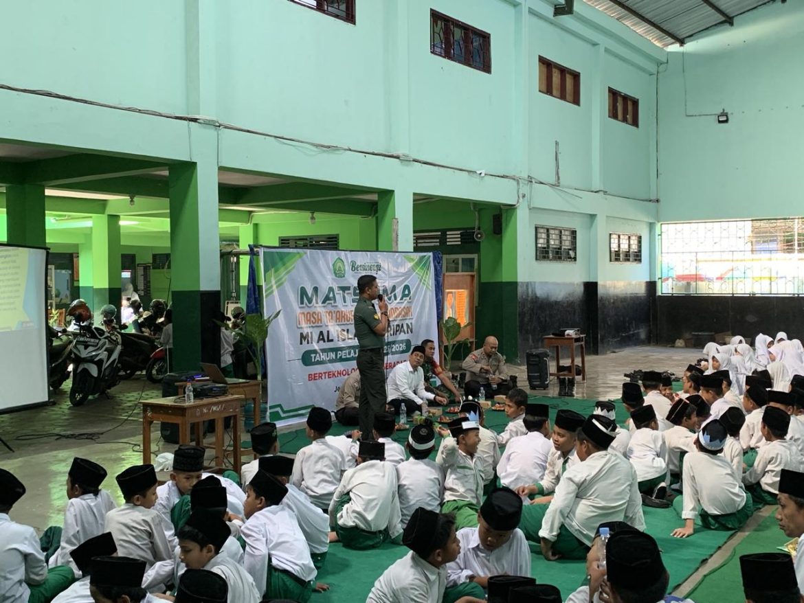TNI-Polri Jepara Berikan Materi Wawasan Kebangsaan dan Anti Perundungan di MI Islam Jepara