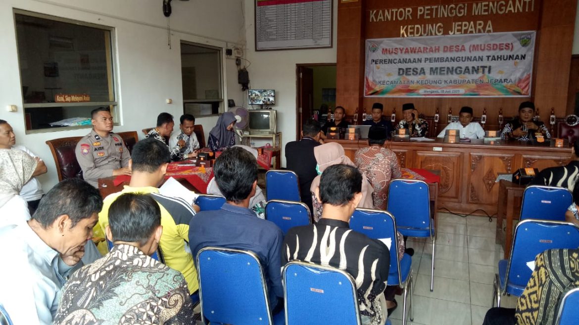 Babinsa Desa Menganti Hadiri Musyawarah Desa (MUSDES) Perencanaan Pembangunan Tahun 2025