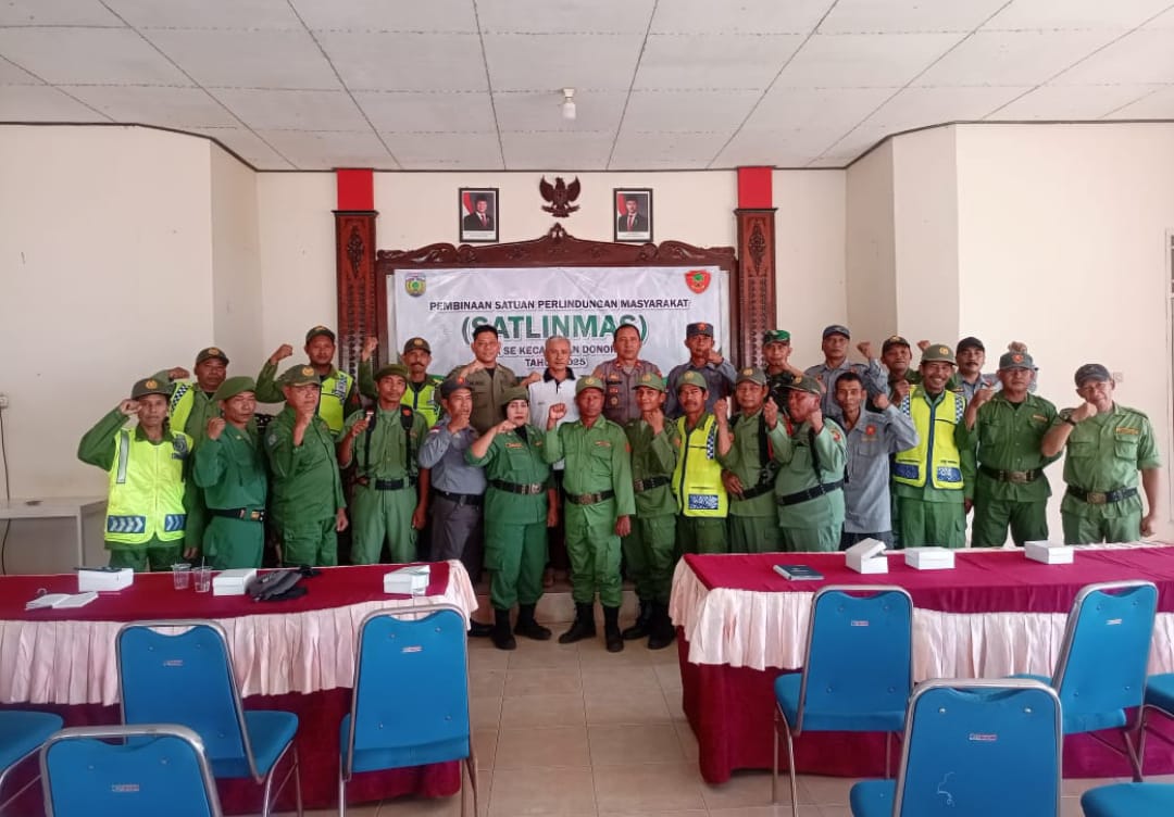 Babinsa Desa Clering Wakili Danramil Donorojo Sebagai Pemateri dalam Kegiatan Pembinaan SATLINMAS se-Kecamatan Donorojo