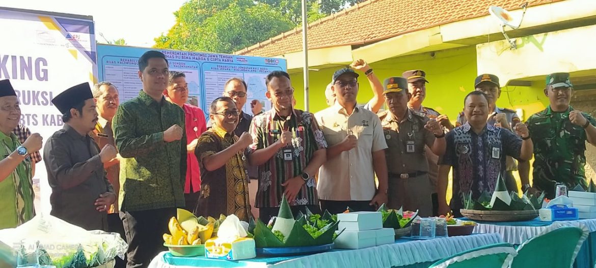 Danramil 09/Mlonggo Hadiri Groundbreaking Peningkatan Jalan Jepara–Keling/BTS Kab. Pati di Desa Suwawal