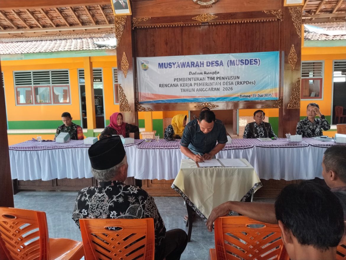 Babinsa Balong Hadiri Musyawarah Desa Penyusunan RKPDes Tahun 2026 dan Pembentukan Tim RKPDes