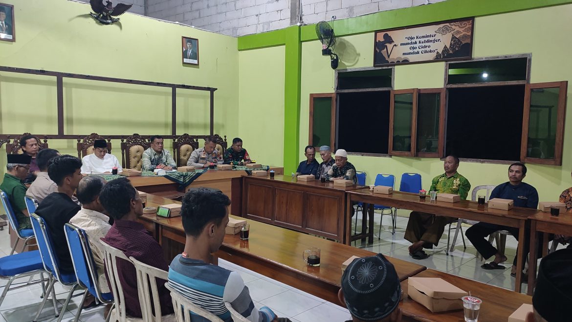 Babinsa Desa Bucu Hadiri Musyawarah Rencana Pendirian Tower Indosat di Balai Desa