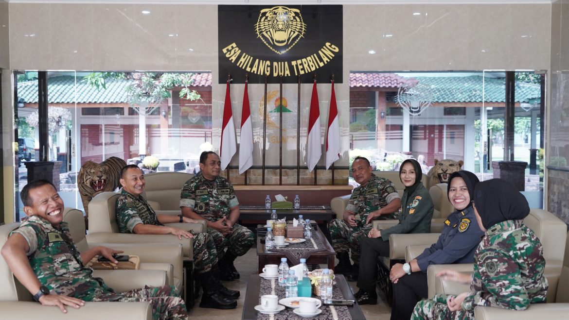 Danrem 063/SGJ Berikan Penghargaan Kepada Serma (K) Ernita atas Dedikasi dan 22 Prestasi di Cabang Orienteering