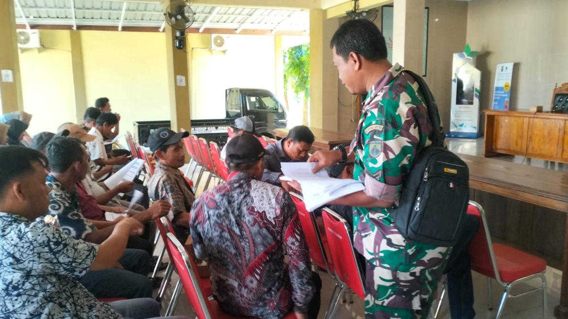 Babinsa Desa Tulakan Sosialisasikan Program Bantuan Beras Tahun 2025
