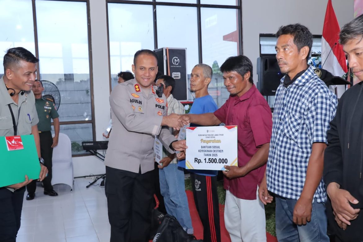 Kapolres Lamongan Hadiri Kegiatan SAPA BANSOS dan Penyerahan Bantuan Sosial oleh Gubernur Jatim di SMK Negeri Maritim Brondong