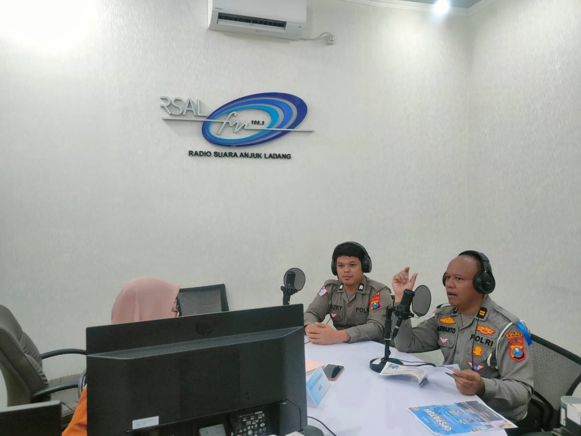 Sosialisasi Operasi Patuh Semeru 2025, Polres Nganjuk Edukasi Warga Lewat Siaran Radio