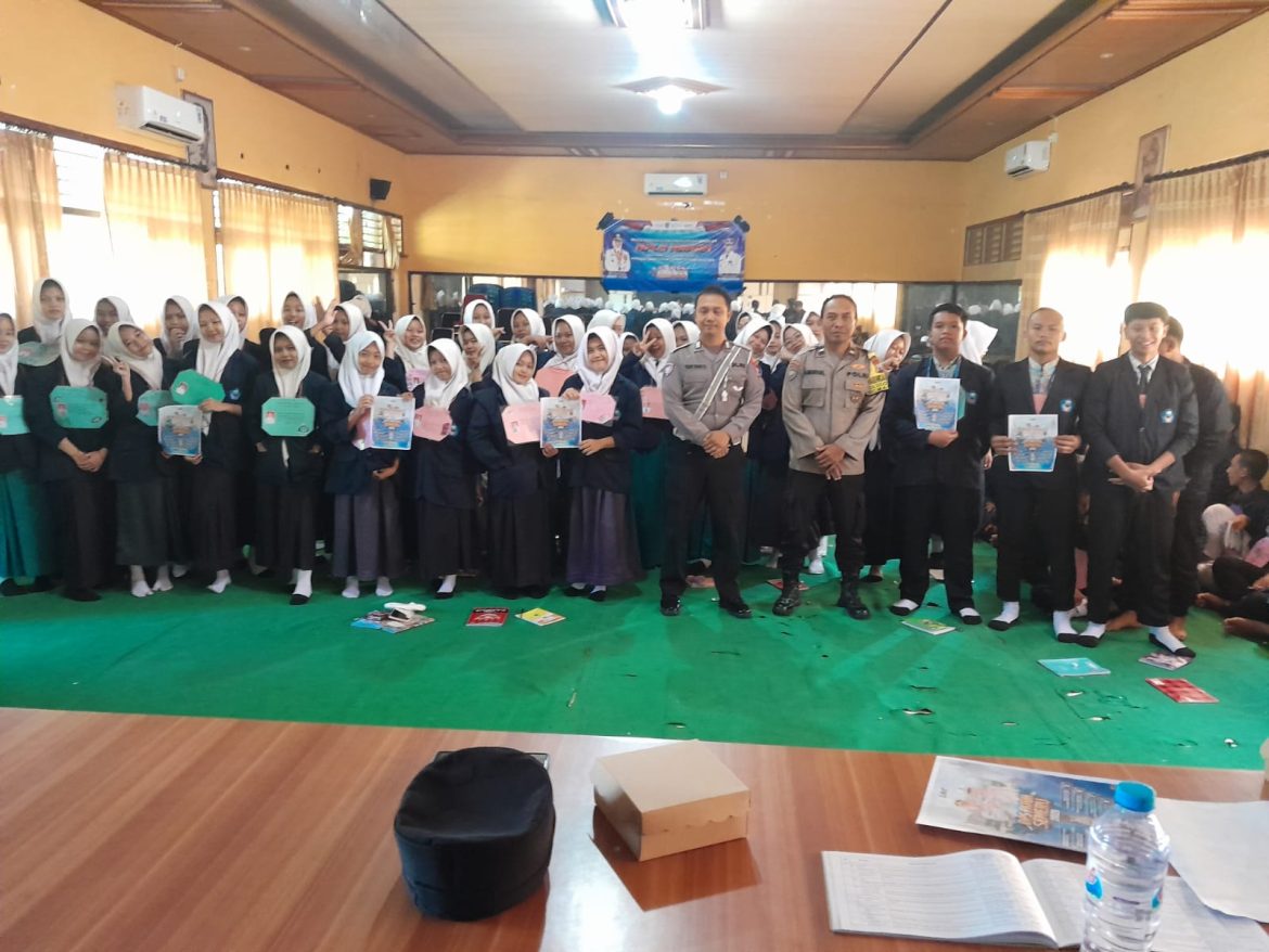 Satgas Preemtif Ops Patuh Semeru 2025 Gelar Binluh Kamseltibcar Lantas kepada Masyarakat