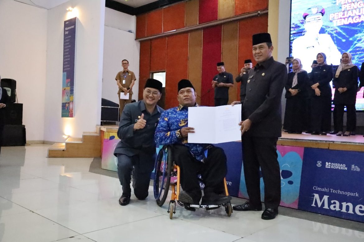 920 Pegawai PPPK dan 20 Kepala Sekolah Kota Cimahi Mendapat SK dari Walikota