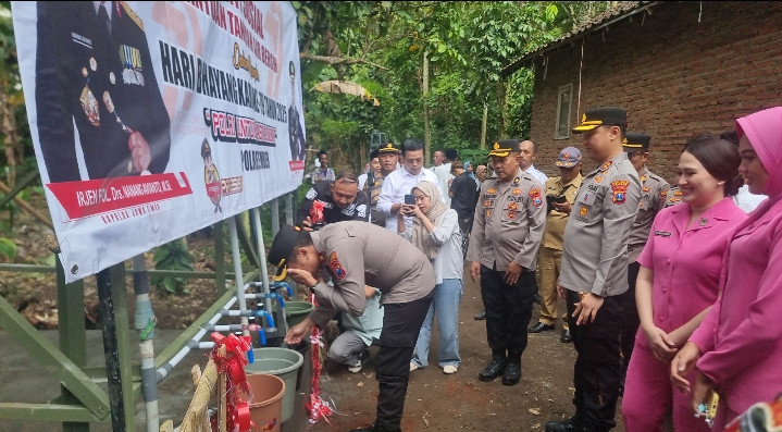 Polres Jember dan Bhayangkari Berikan Bantuan Air Bersih, Santunan Anak Yatim dan Kaum Dhuafa di Dusun Rageng dalam Rangka HUT Bhayangkara ke-79