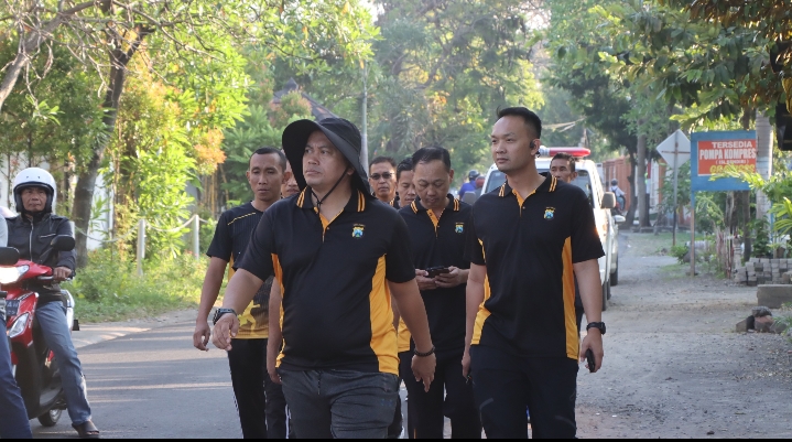 Jalan Kaki 8 KM, Kapolres Nganjuk Olahraga Sekaligus Kontrol Kinerja Anggota di Lapangan