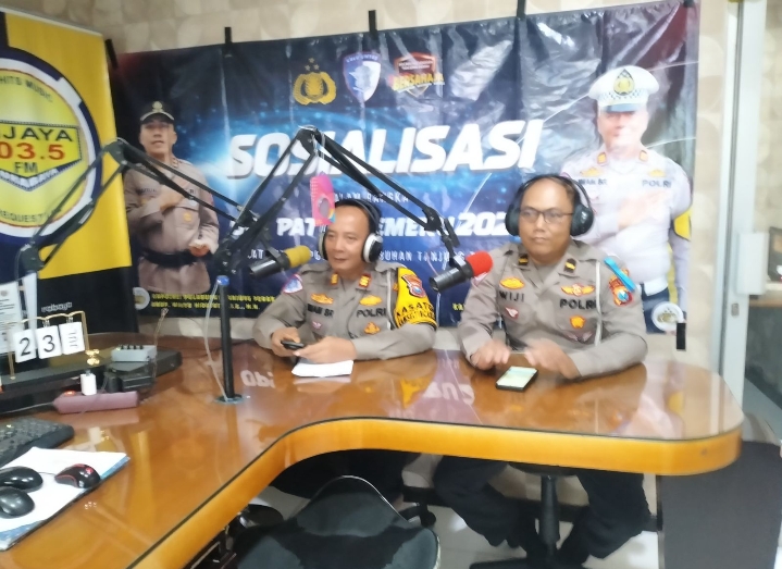 Bersama Media Polres Pelabuhan Tanjungperak Gencarkan Sosialisasi Operasi Patuh Semeru 2025.