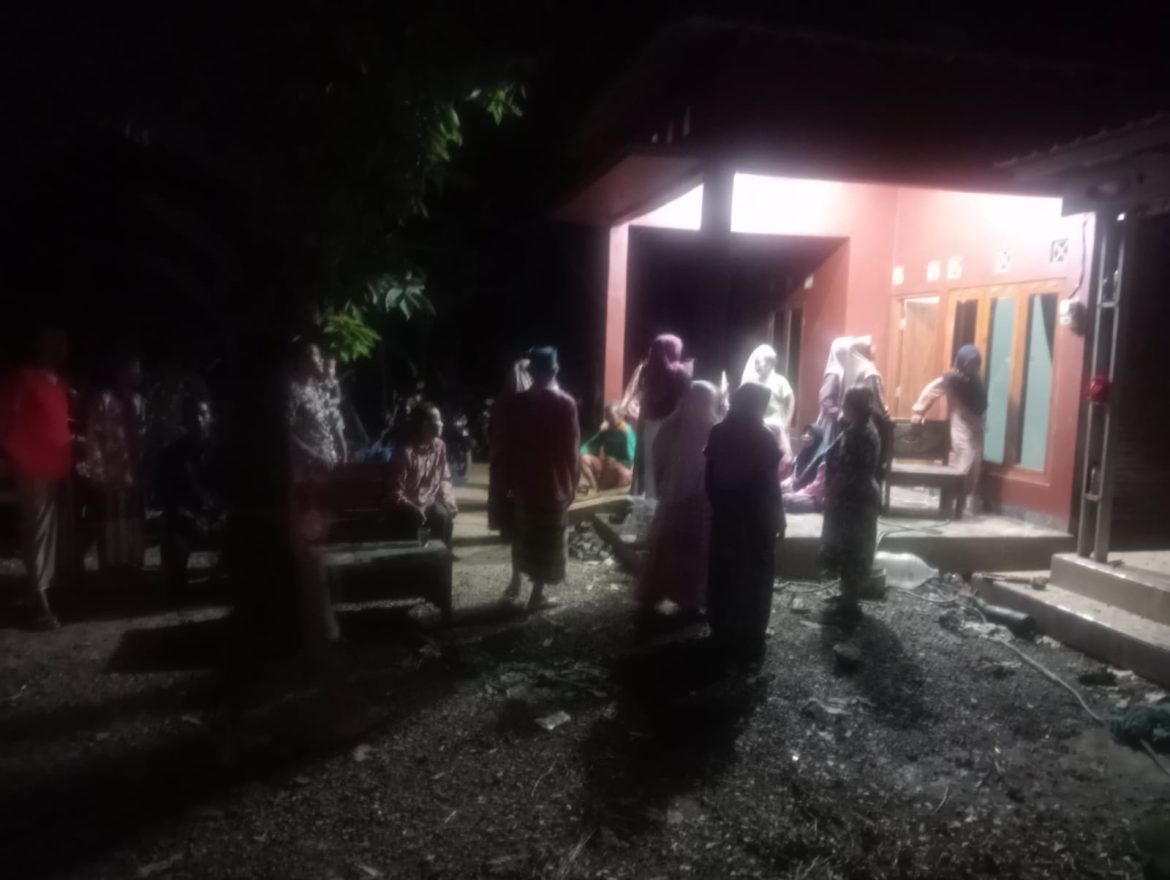 Danramil 08/Keling Tinjau Langsung Lokasi Kebakaran Rumah Warga di Desa Jlegong