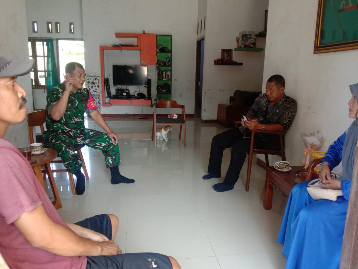 Babinsa Bangsri Laksanakan Pemantauan Wilayah dan Komsos Bersama Perangkat Desa dan Warga