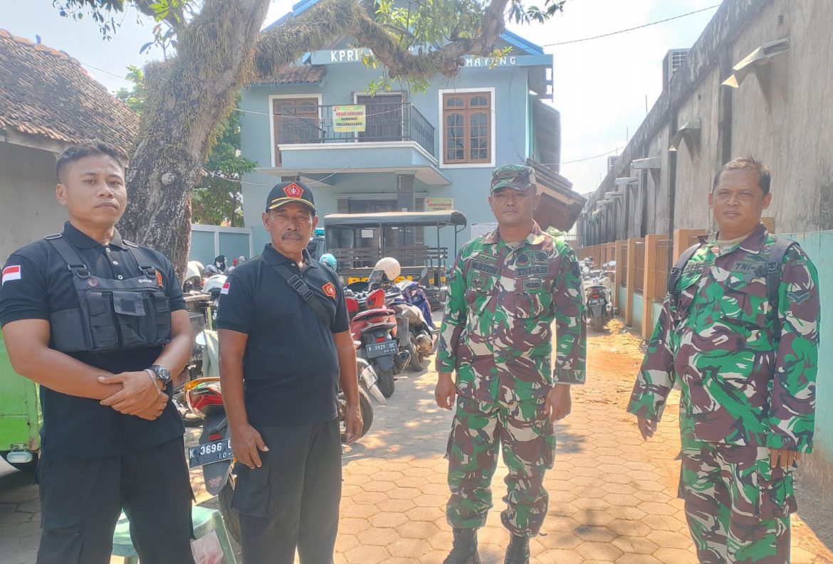 Babinsa Mayong Lor Laksanakan Pengamanan Hiburan Rakyat Agustus San di Mayong