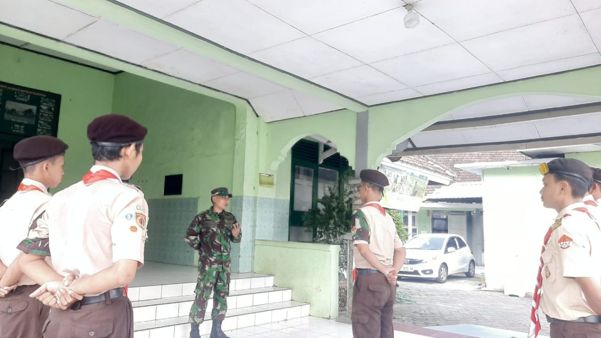 Serka Nur Chamim Latih Anggota Saka Wira Kartika Koramil 04/Pecangaan, Beri Materi Penjernihan Air