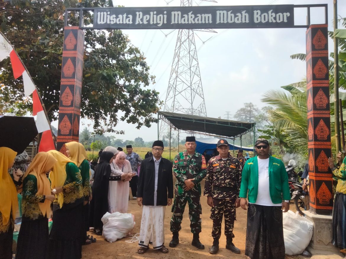 Babinsa Desa Raguklampitan Hadiri Pengajian Haul Mbah Bokor Bersama Tokoh Ulama dan Pejabat Daerah