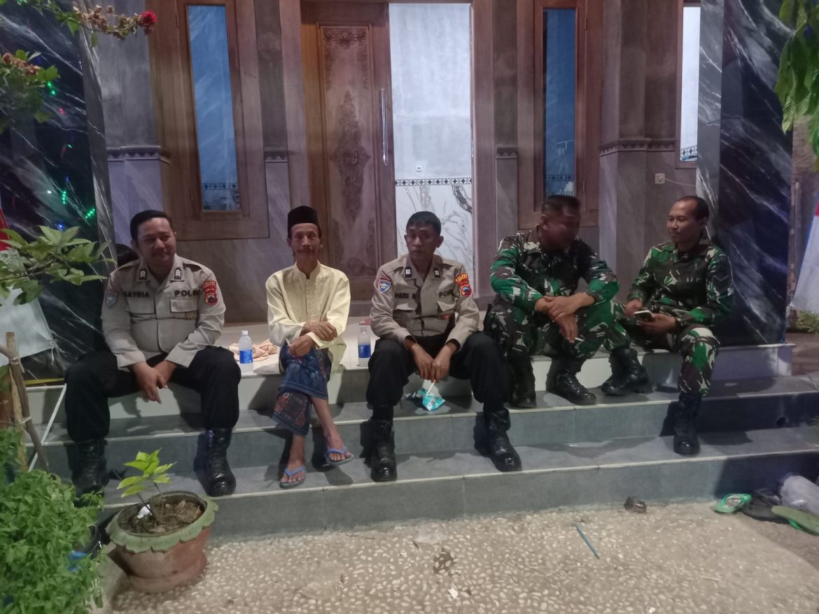 Anggota Koramil 06/Welahan dan Polsek Welahan Bersinergi Amankan Acara Masyarakat dan Pantau Kepatuhan Warga