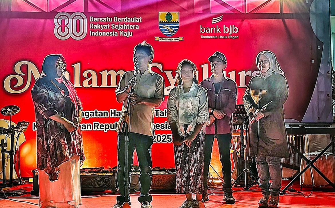 Wali Kota Apresiasi Bahana Musik Spentu SMPN 7 di Malam Syukuran HUT ke-80 RI Kota Cirebon