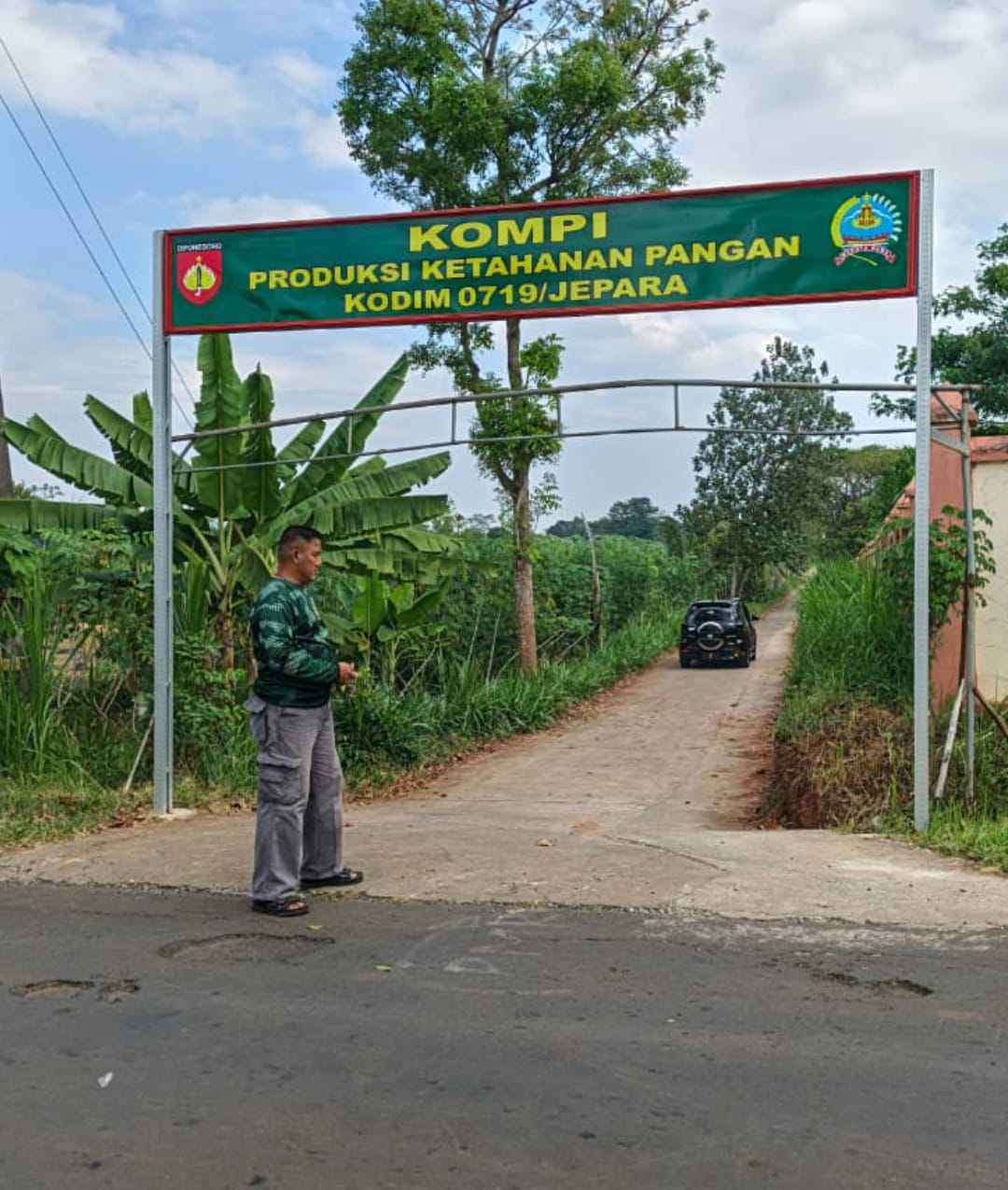 Danramil 09/Mlonggo Tinjau Lokasi Kompi Produksi di Suwawal Timur Jelang Penilaian Lomba Binsat