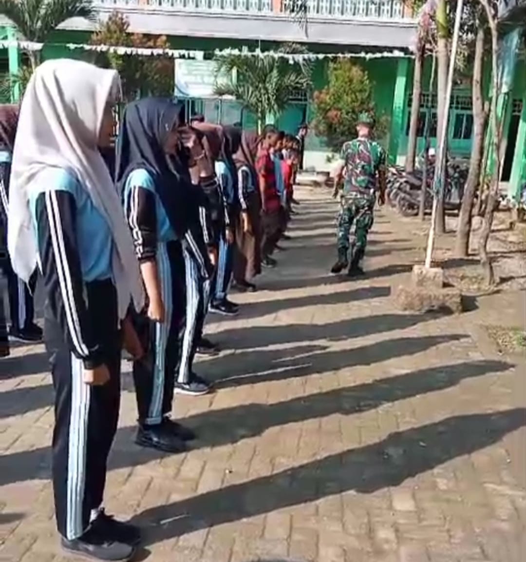 Koramil 12/Donorojo latih kedisiplinan siswa MTS Nurul Burhan melalui kegiatan LBB