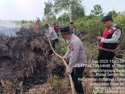 MITIGASI DAN PEMADAMAN KARHUTLA DI DESA PAYAKABUNG, INDRALAYA UTARA, OGAN ILIR