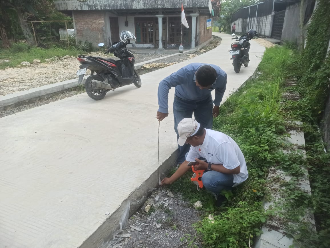 Pembangunan Jalan Beton Desa Karangsari Brati Sudah Sesuai RAB