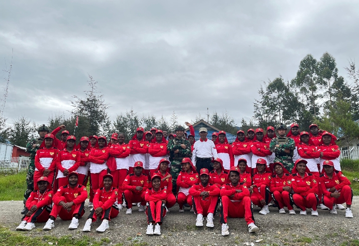 Satgas Yonif 700/WYC Latih Paskibraka Kabupaten Puncak, Semangat Merah Putih Berkobar di Tanah Papua