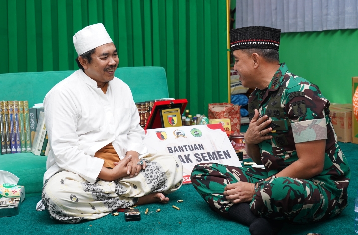 Menjalin Kedekatan dengan Ulama, Pangdam V/Brawijaya Lakukan Kunjungan Silaturahmi ke Ponpes Walisongo Situbondo