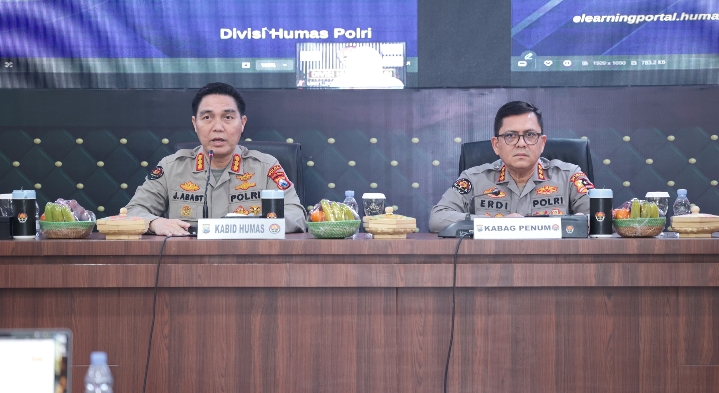 Personel Polda Jatim Ikuti Pelatihan Kehumasan Melalui E-Learning Perkuat Hadapi Tantangan Komunikasi di Era Digital