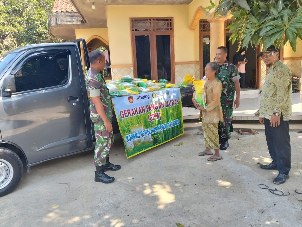 Danramil 06/Welahan Bersama Anggota Gelar Gerakan Pangan Murah Bekerjasama dengan Bulog