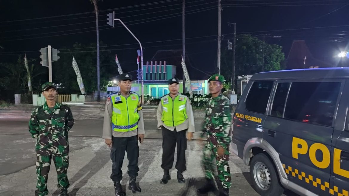 Tingkatkan Keamanan Wilayah, Anggota Koramil 04/Pecangaan Laksanakan Patroli Gabungan Bersama Polsek