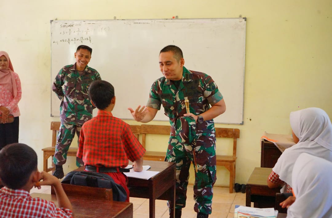 Peduli Pendidikan, Dandim Jepara Gandeng PT Jiale Tinjau SDN 003 Gemulung