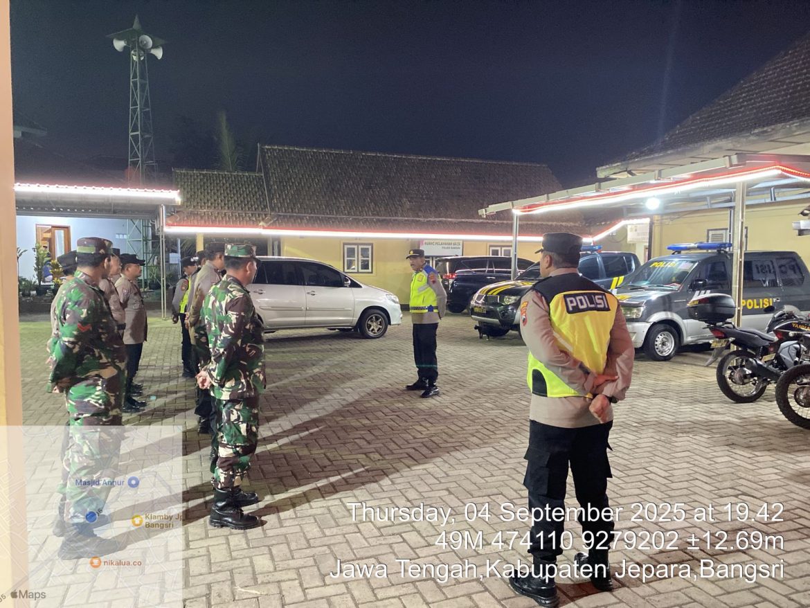 Tingkatkan Sinergitas TNI-Polri, Anggota Koramil 07/Bangsri dan Polsek Bangsri Gelar Apel Gabungan dan Patroli Bersama