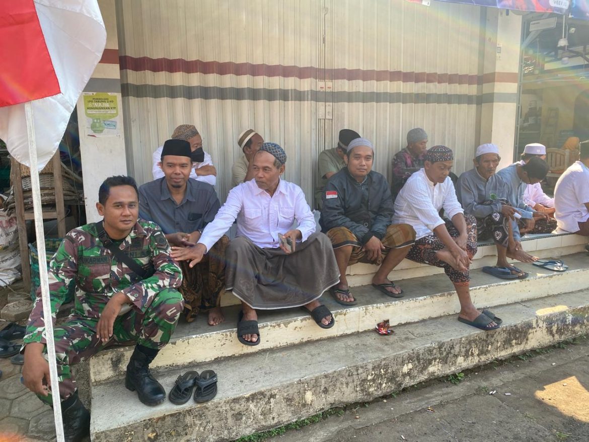 Babinsa Saripan Hadiri Pengajian Maulid Nabi Bersama Warga, Pererat Tali Silaturahmi