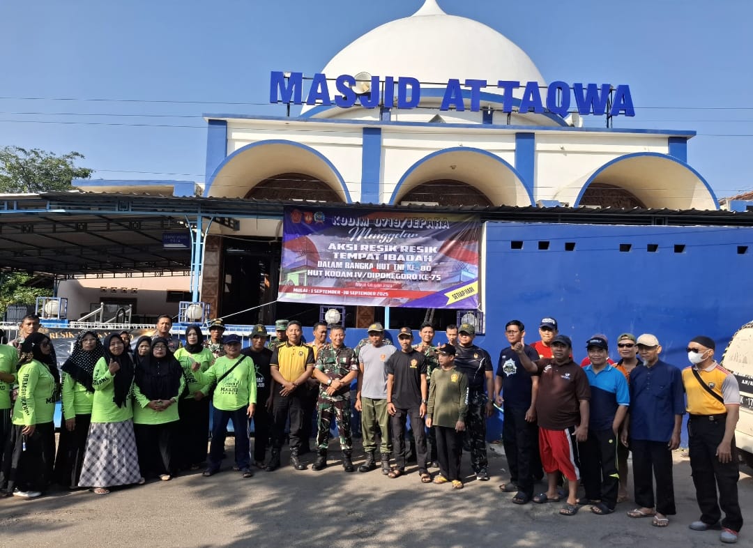 Kodim 0719/Jepara Gelar Resik-Resik Masjid Bersama Warga dalam Rangka HUT TNI ke-80