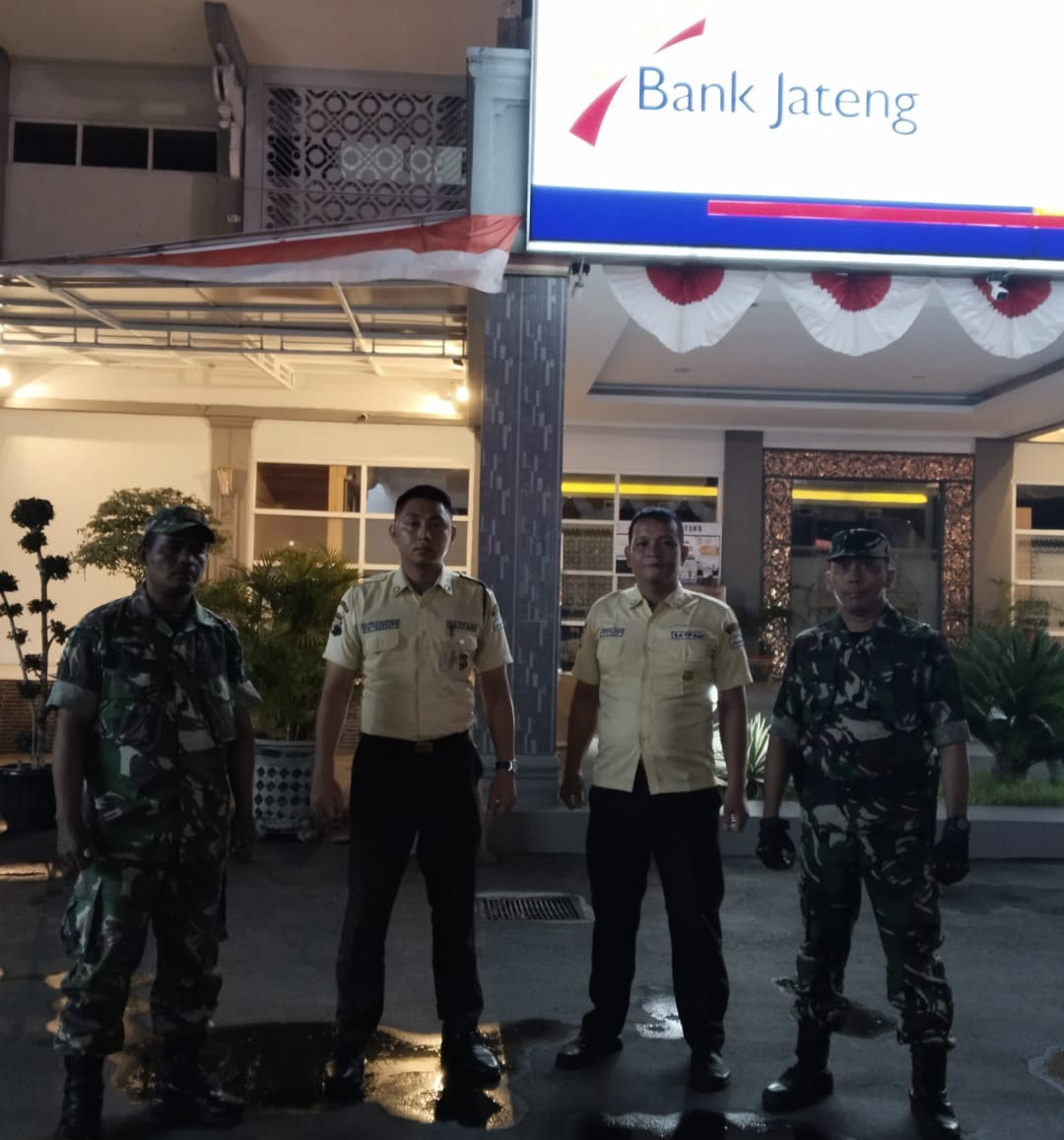 Anggota Koramil 05/Mayong Bersama Security Bank Jateng Laksanakan Giat Pam Siaga On Call di Kabyor Cabang Bank Jateng Jepara