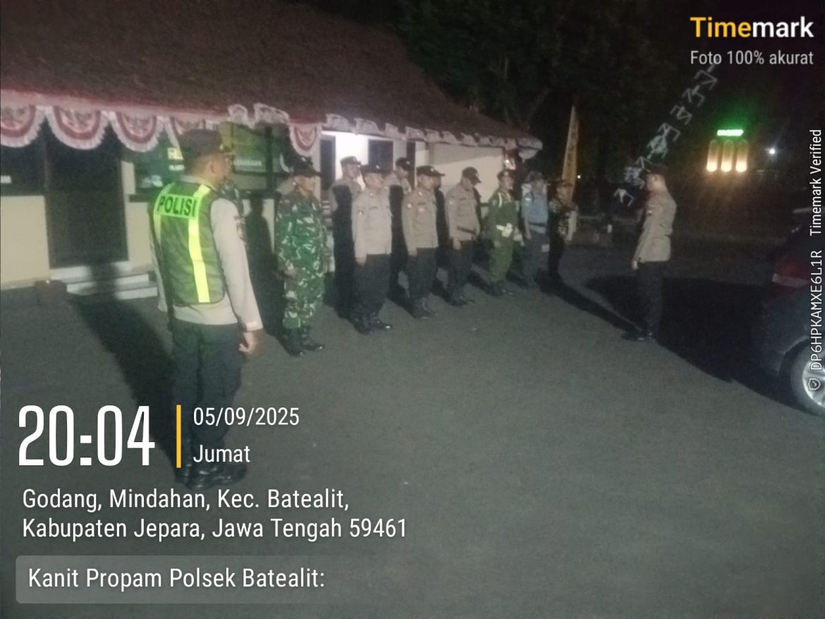Anggota Koramil 03/Batealit dan Polsek Gelar Apel Bersama Dilanjutkan Patroli Malam di Wilayah Kecamatan Batealit