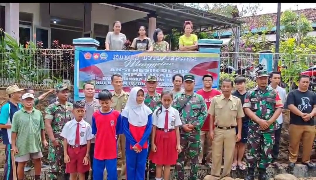 Hari ke-8 Kegiatan Resik-Resik Tempat Ibadah Kodim 0719/Jepara di GKMI Keling, Dipimpin Langsung oleh Danramil 08/Keling