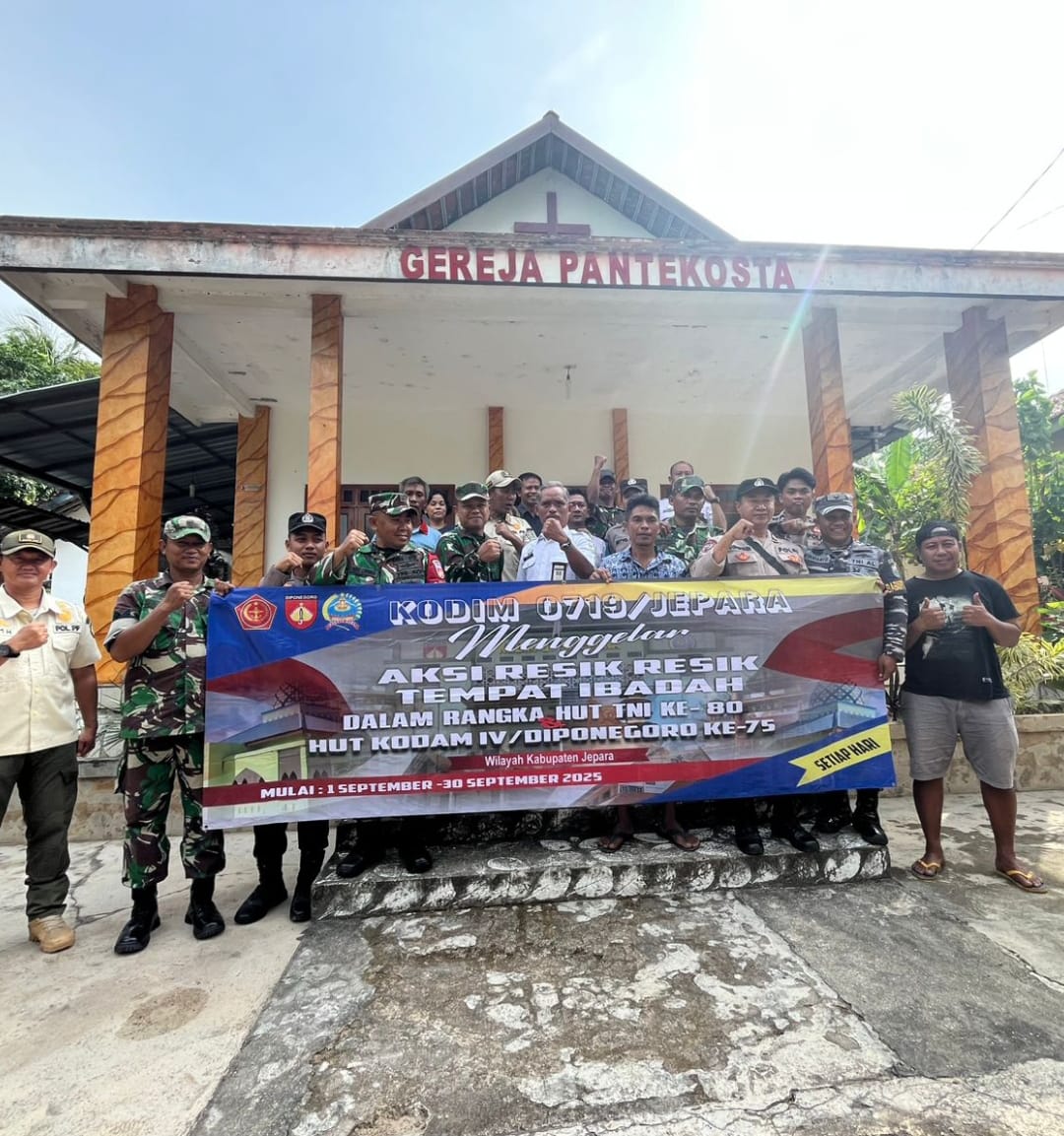 Rangkaian HUT TNI ke-80 dan HUT Kodam IV/Diponegoro ke-75, Koramil 10/Karimunjawa Gelar Resik-Resik Tempat Ibadah