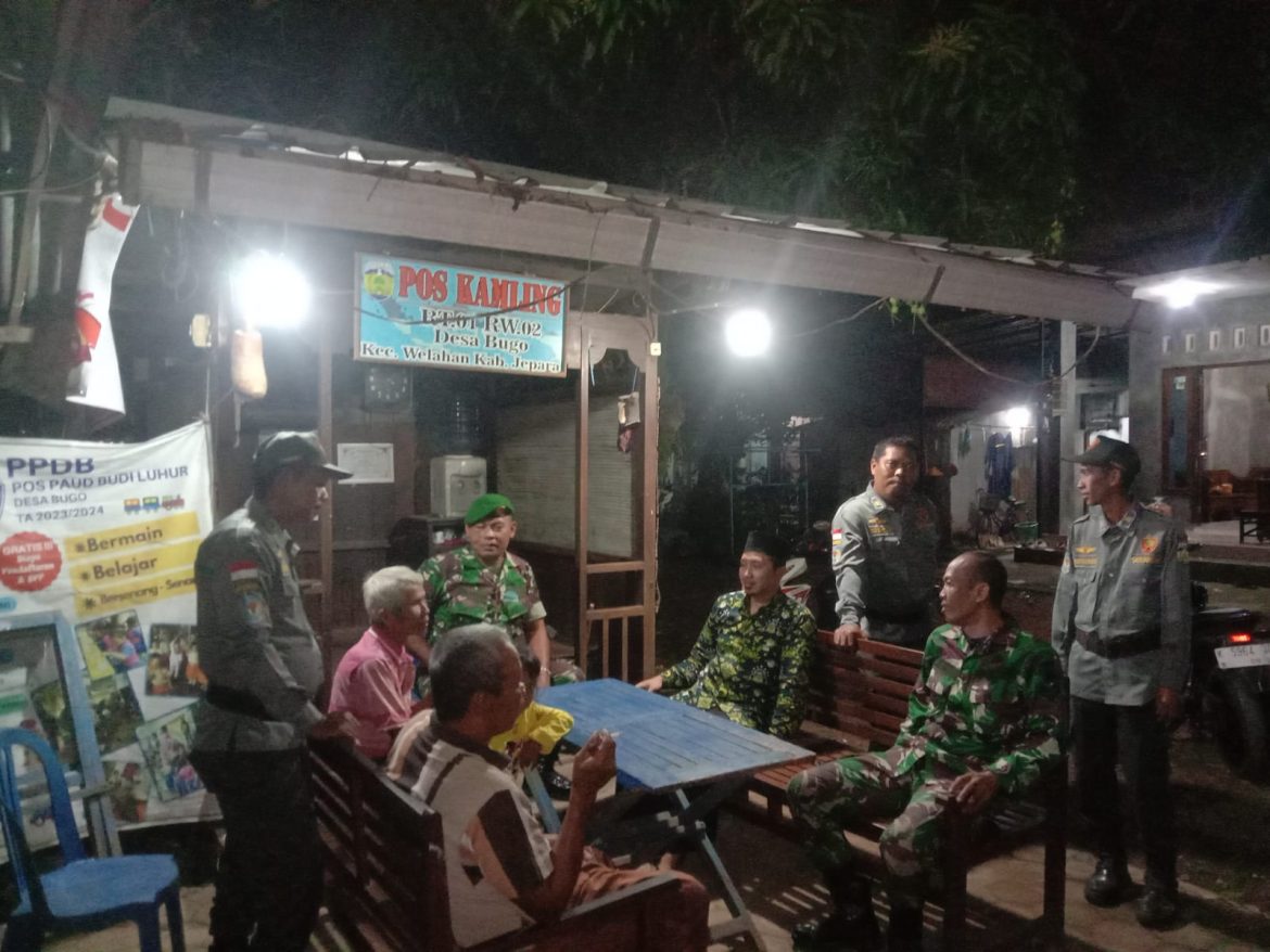 Anggota Koramil 06/Welahan Bersama Linmas Laksanakan Patroli Pos Ronda di Desa Bugo, Wujudkan Kamtibmas Lewat Bakti Teritorial Prima