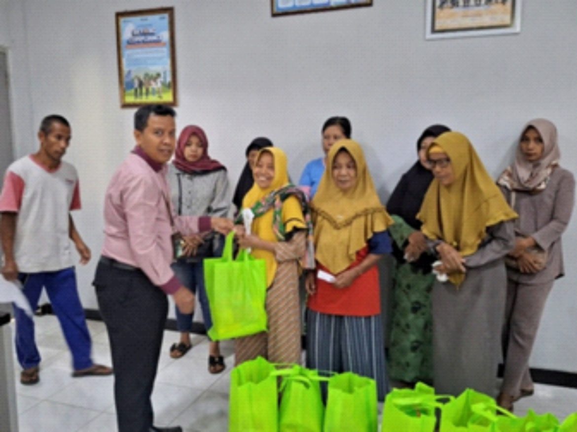 Peduli Warga Kurang Mampu, BRI Unit Tlogorejo Salurkan Bantuan Sembako
