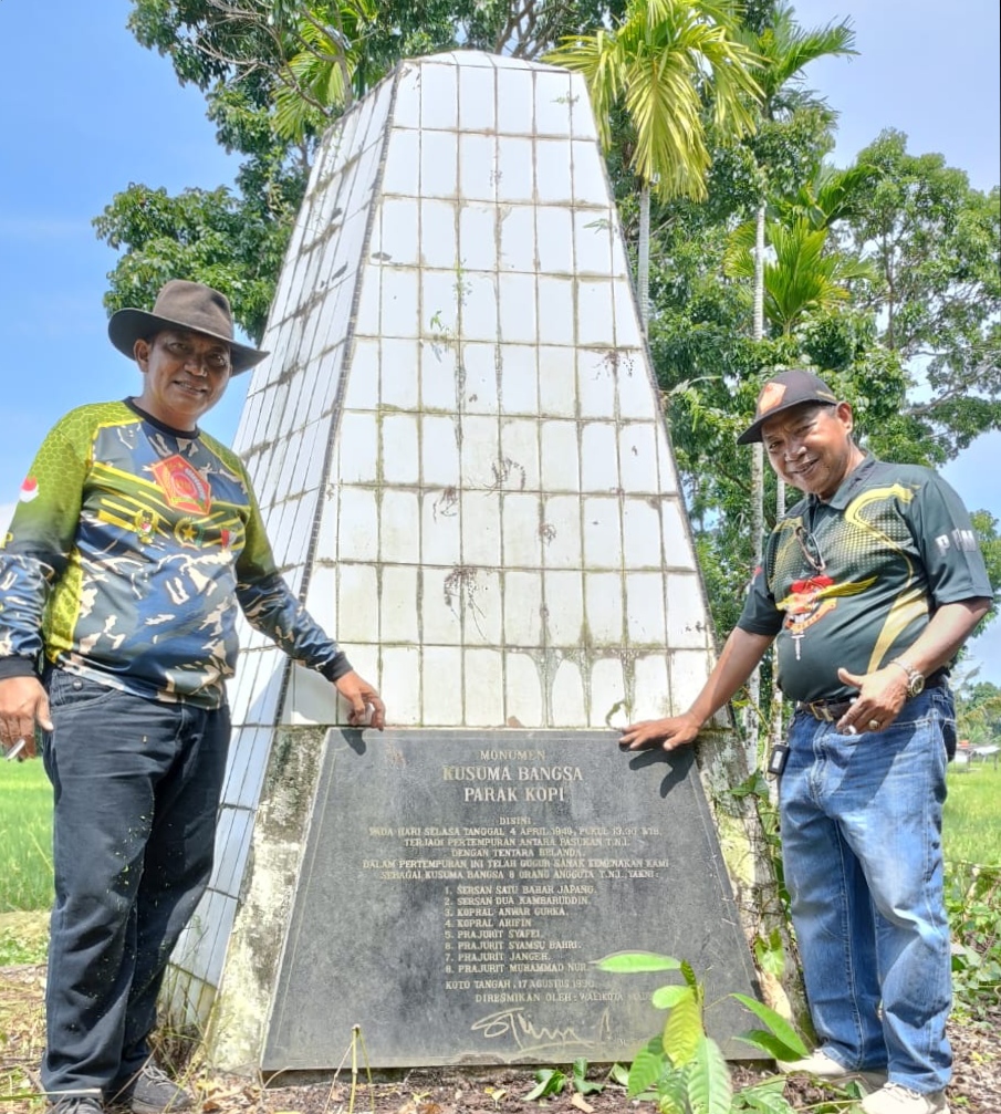 PD PPM-LVRI Sumbar Gelar Aksi Sosial, Bersihkan Monumen Bersejarah di Padang