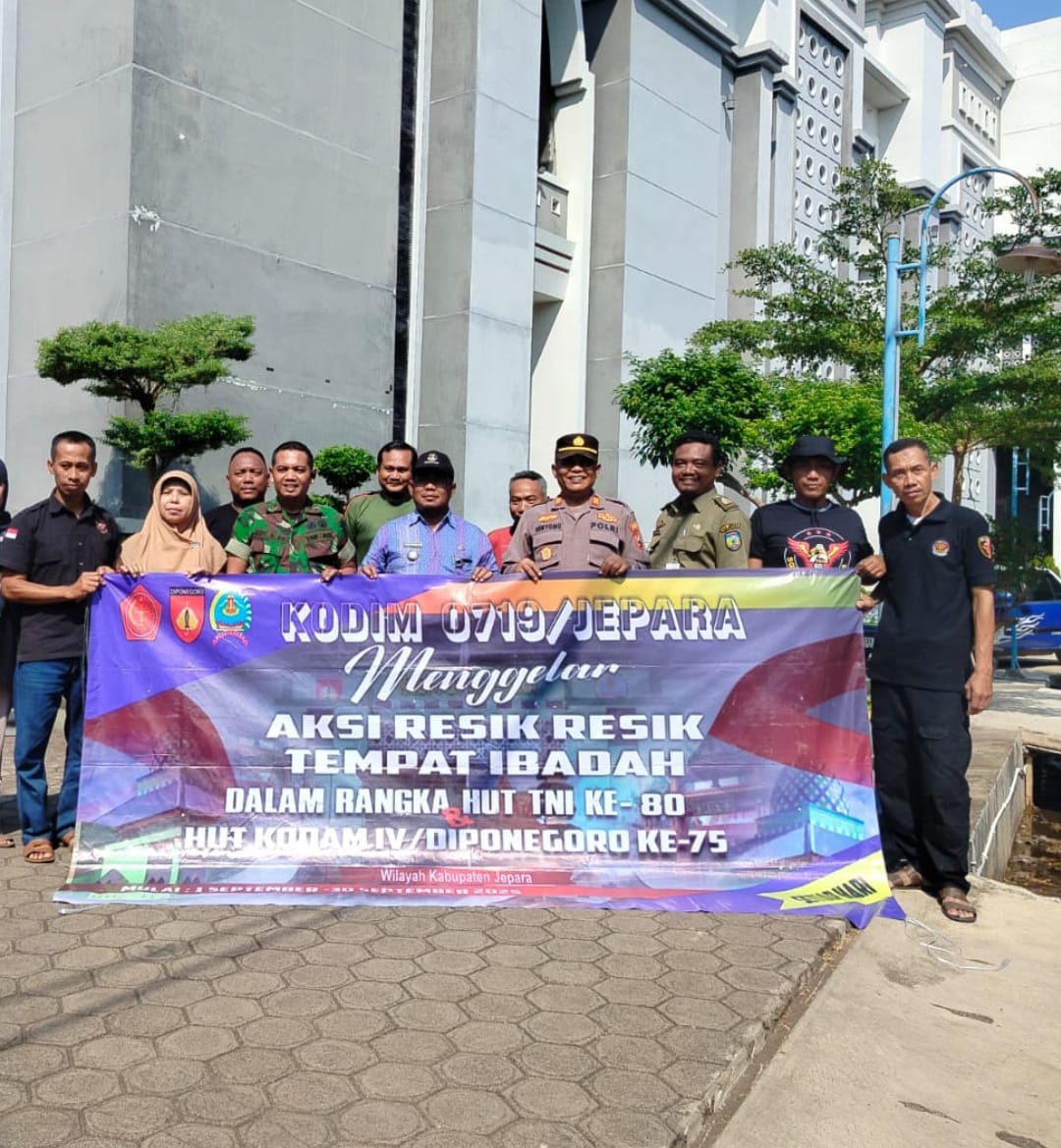 Resik-resik Jilid 23: Kodim 0719/Jepara Hadir, Masjid Hidayatullah Makin Bersih dan Berseri dalam HUT TNI