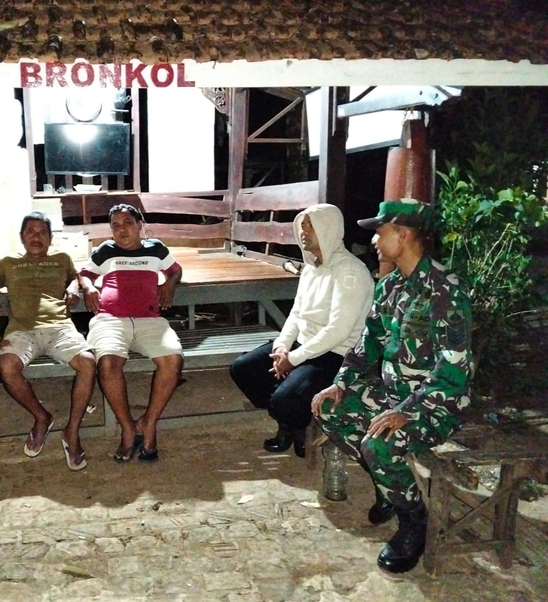 TNI Sambangi Pos Kamling Dukuh Juwet: Kodim 0719/Jepara Laksanakan Bakti Teritorial Prima di Donorojo