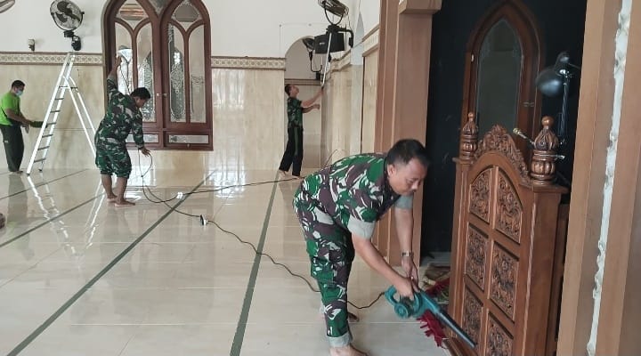 Hari ke-26 Aksi Resik-Resik Tempat Ibadah, Kodim 0719/Jepara Bersihkan Masjid Jami’ Baitul Ubbad Desa Rau