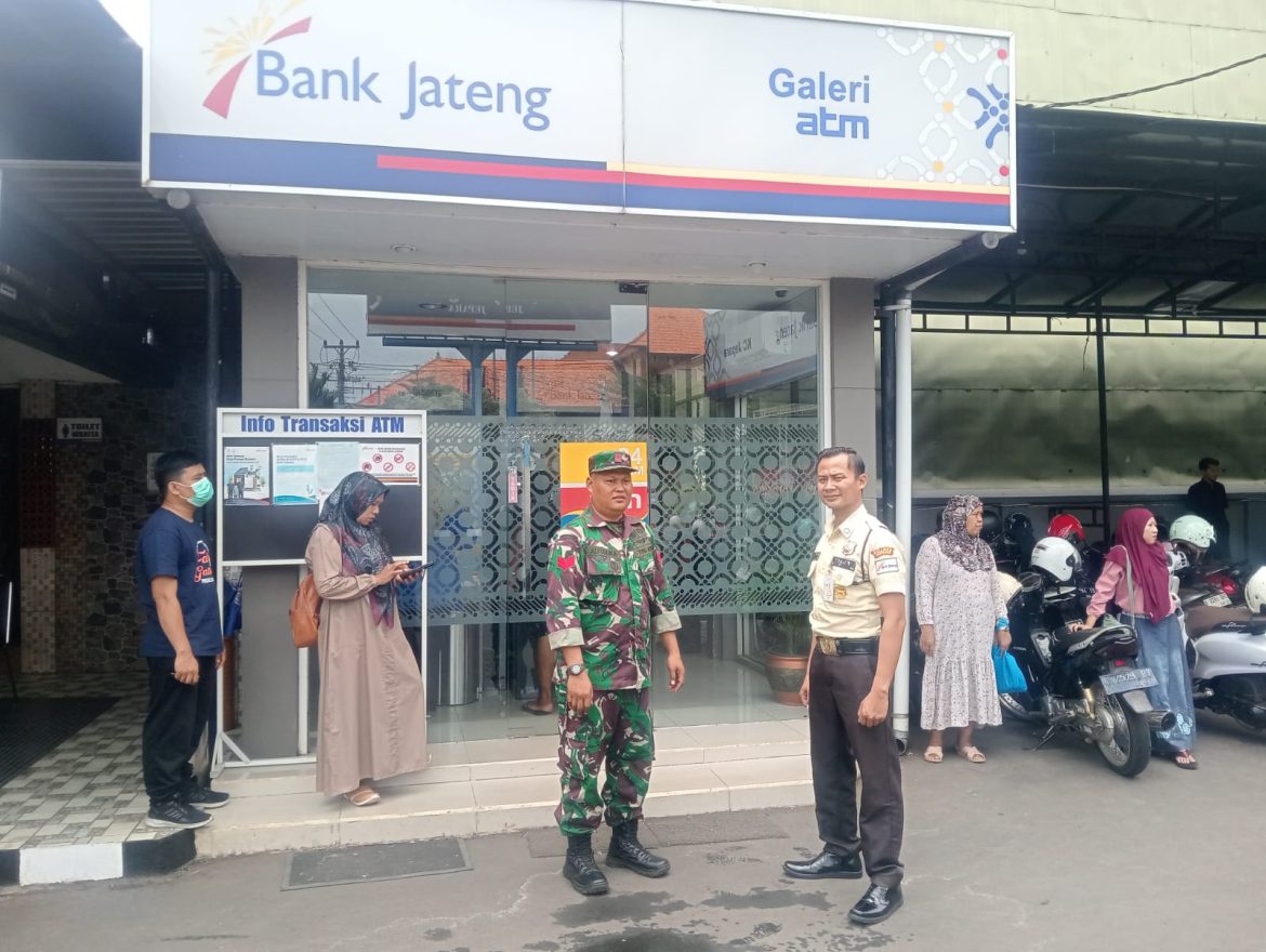 TNI Hadir di Tengah Masyarakat: Kodim Jepara Monitoring Situasi Bank Jateng Bangsri