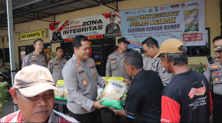 Polres Nganjuk Gelar Gerakan Pangan Murah untuk Warga Sekitar Mako